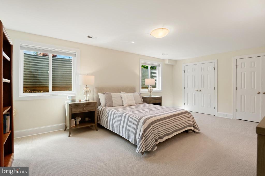 7009 SYMPHONY COURT