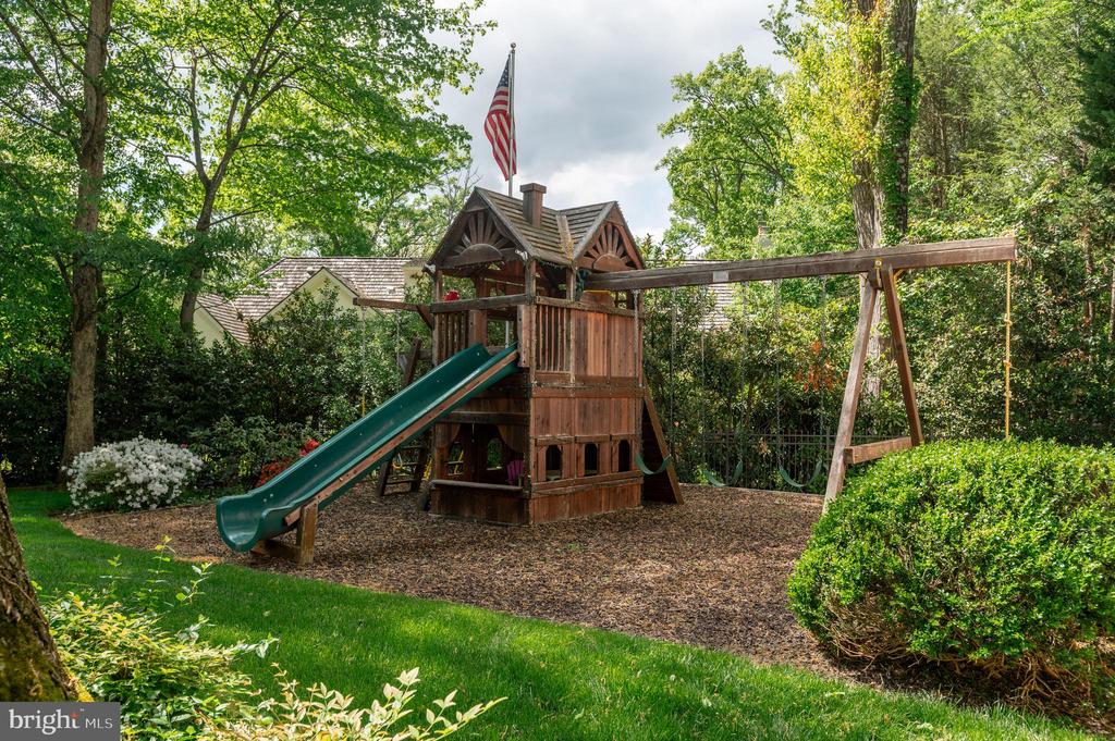 1210 CORBIN COURT
