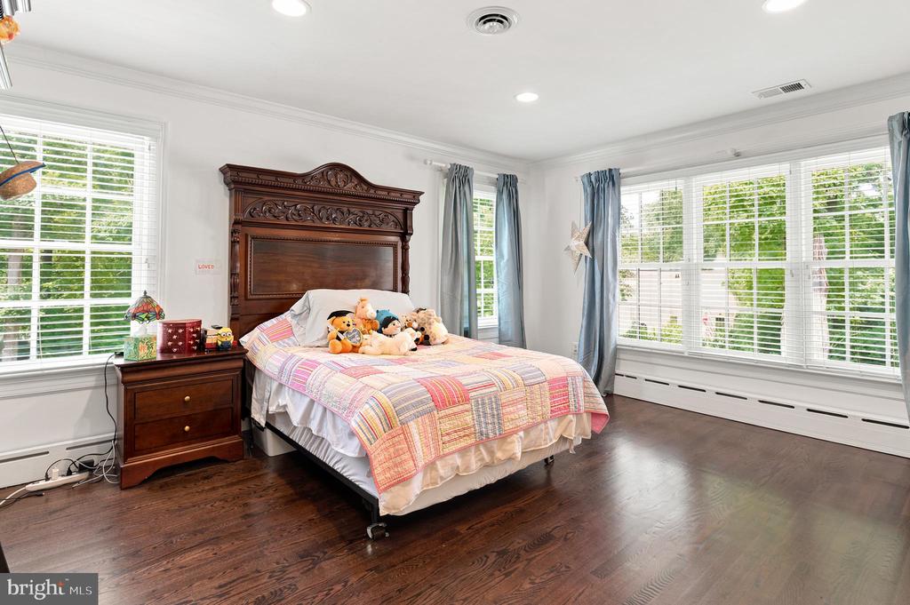 1210 CORBIN COURT