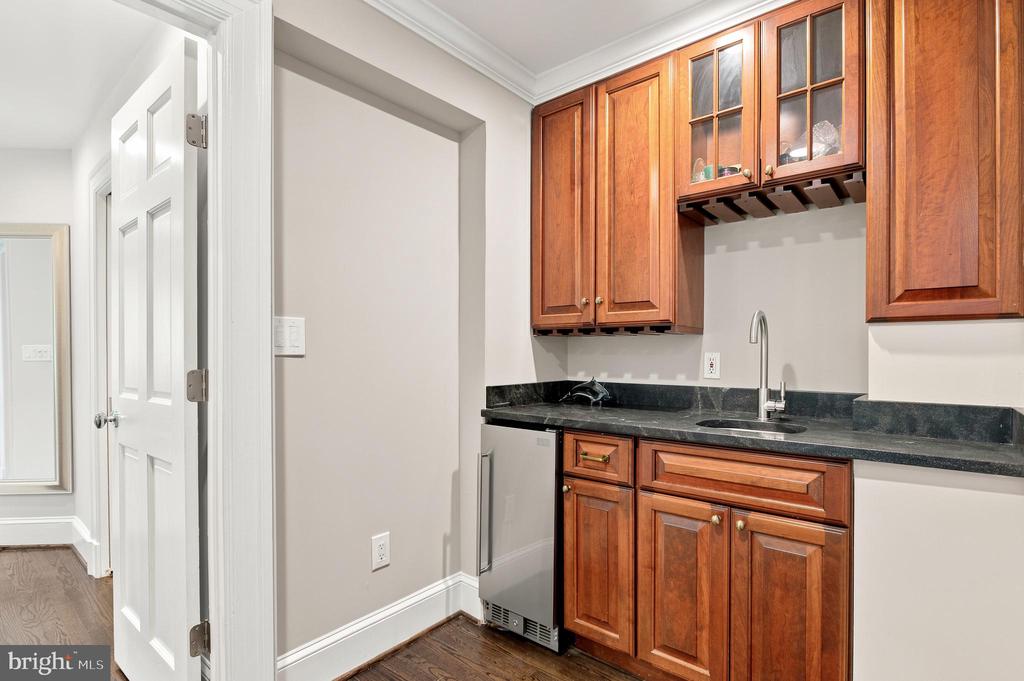 1210 CORBIN COURT