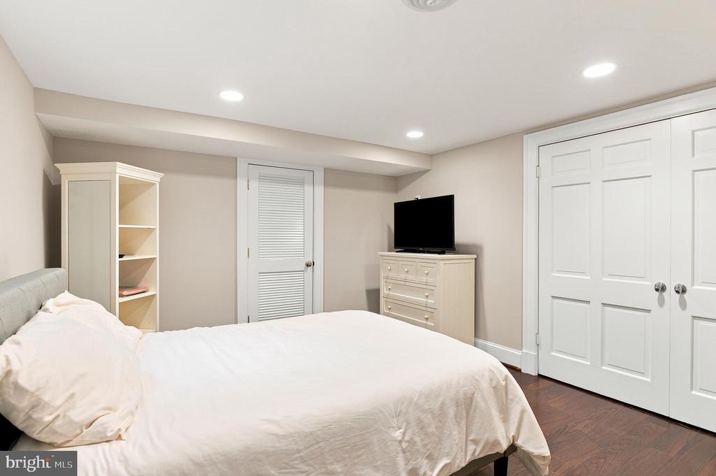 1210 CORBIN COURT