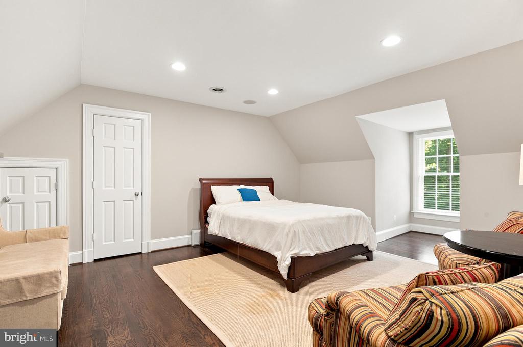 1210 CORBIN COURT