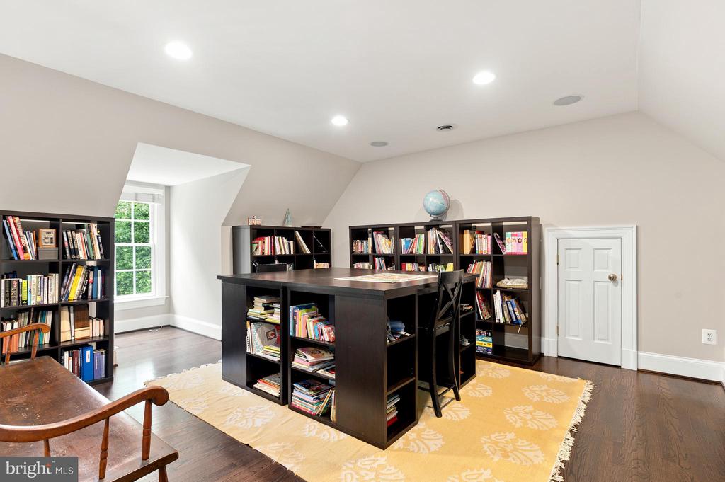 1210 CORBIN COURT