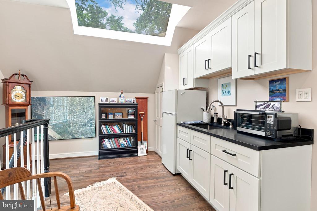 1210 CORBIN COURT