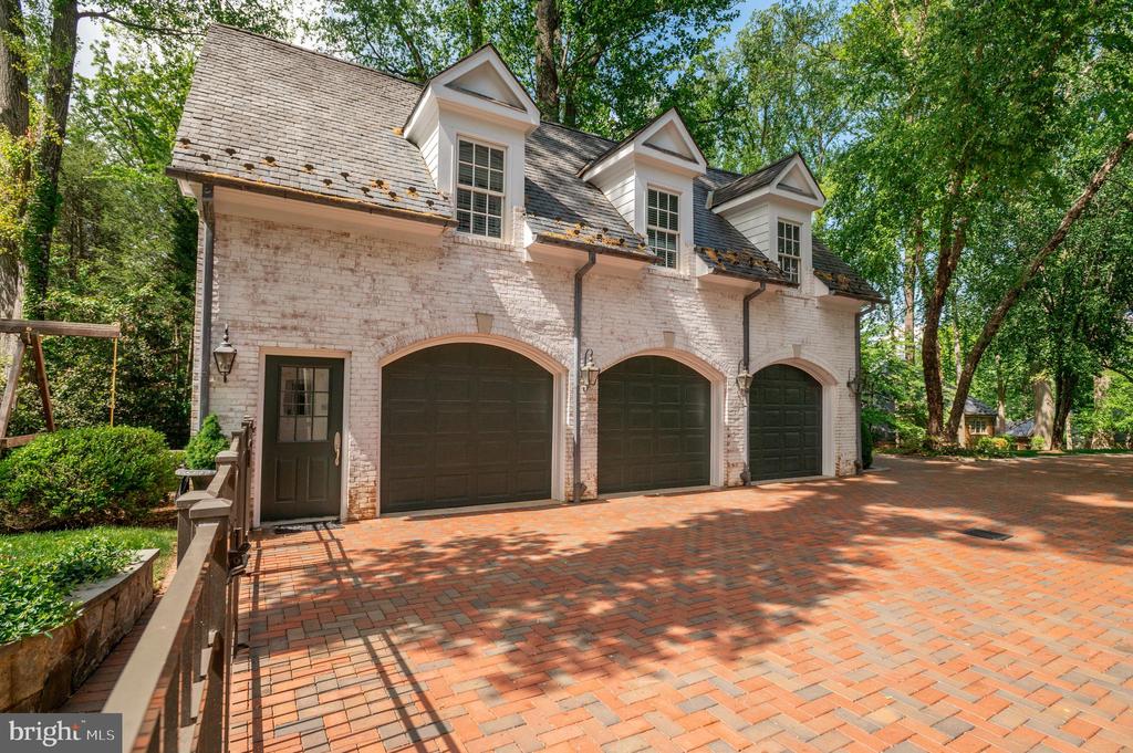 1210 CORBIN COURT