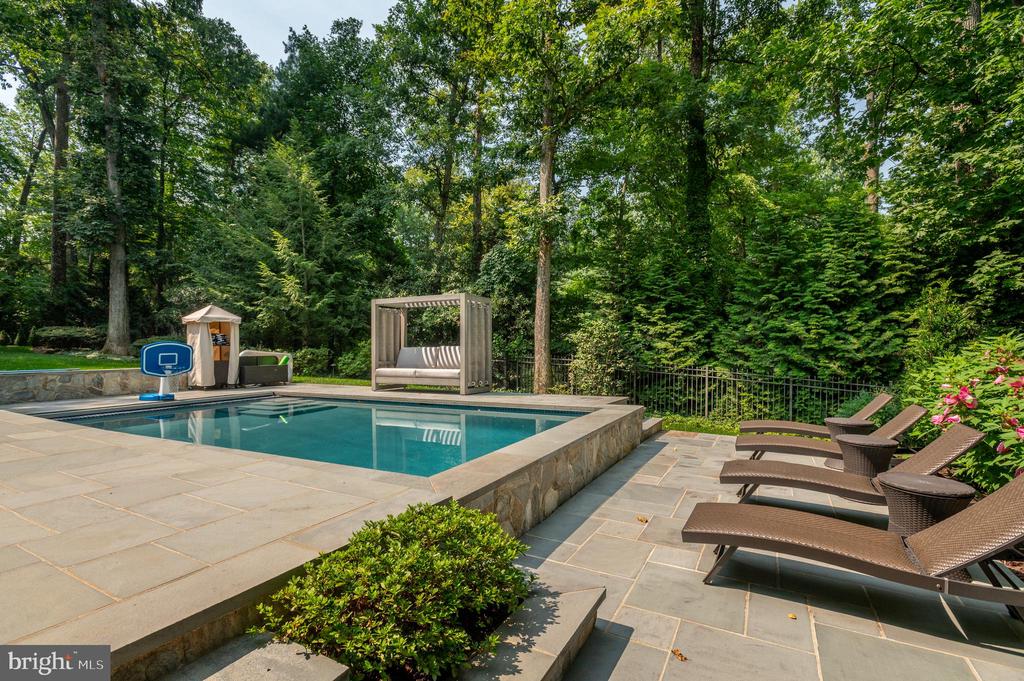 1210 CORBIN COURT