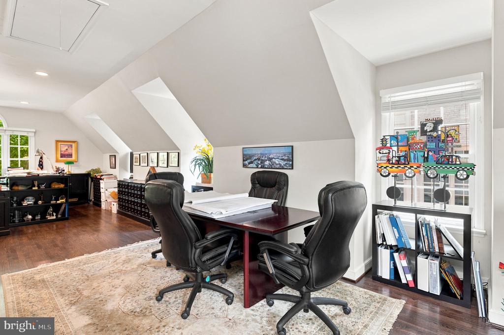 1210 CORBIN COURT