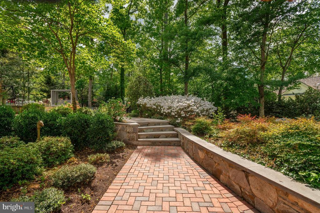 1210 CORBIN COURT