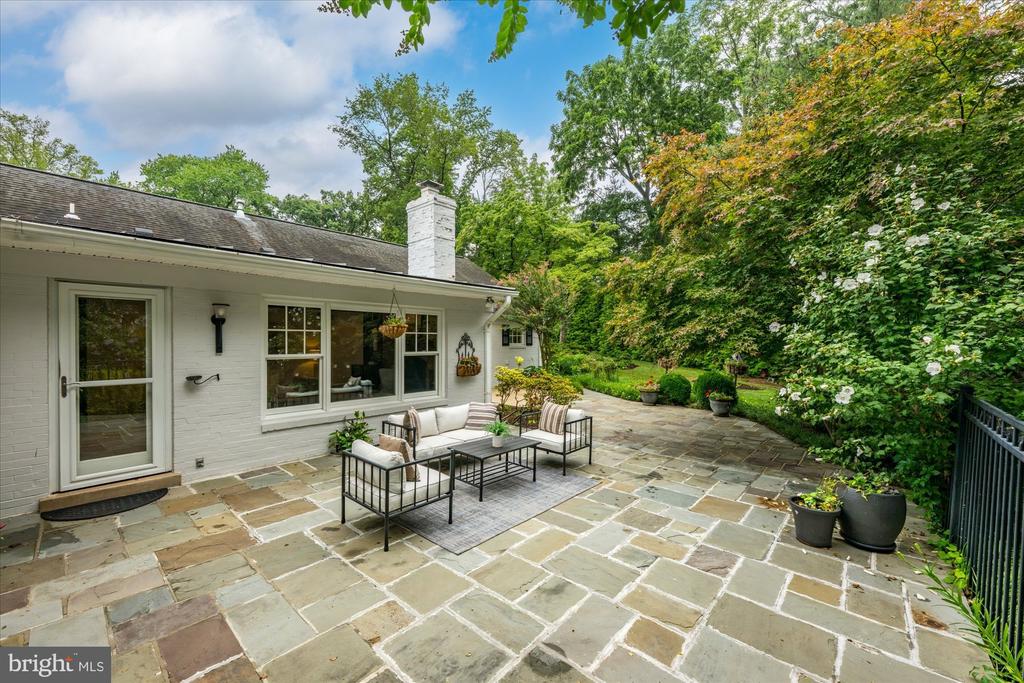 1322 TIMBERLY LANE