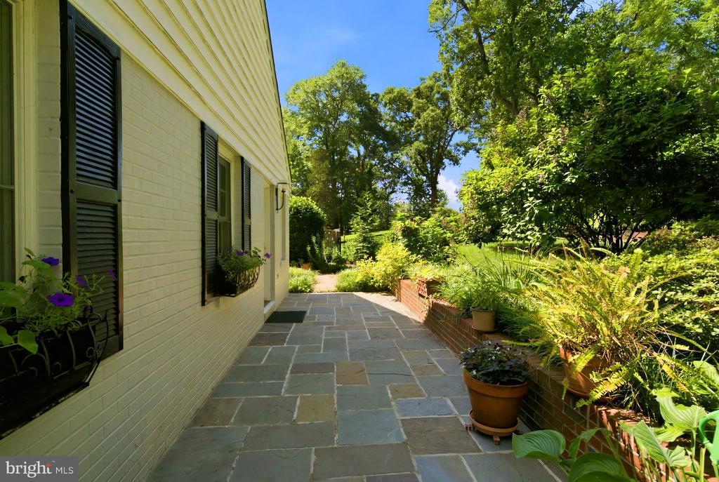 1322 TIMBERLY LANE