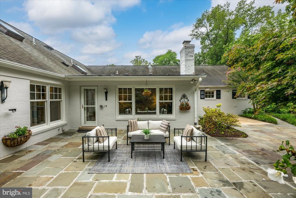 1322 TIMBERLY LANE