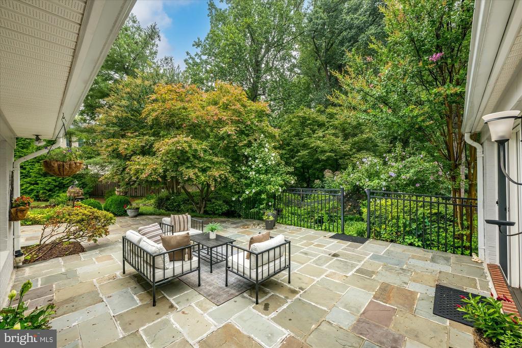 1322 TIMBERLY LANE