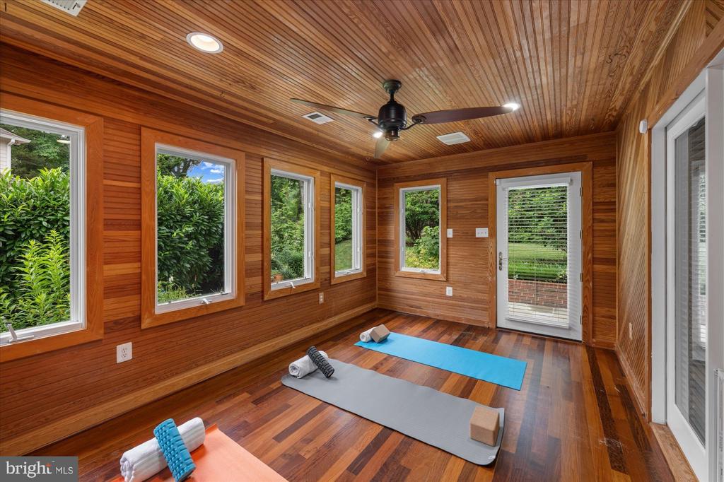 1322 TIMBERLY LANE