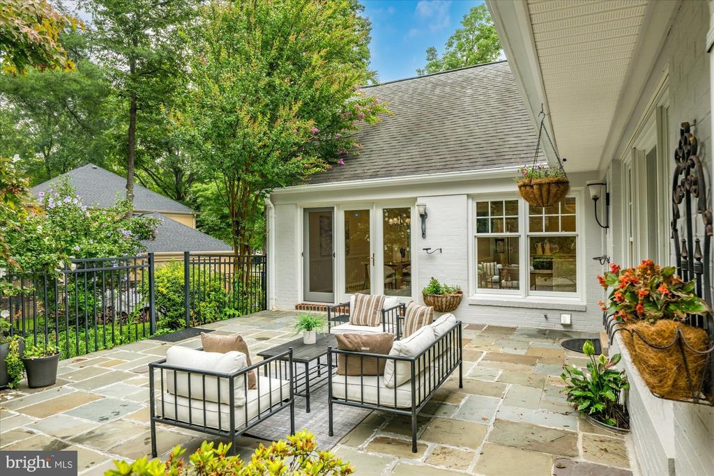 1322 TIMBERLY LANE