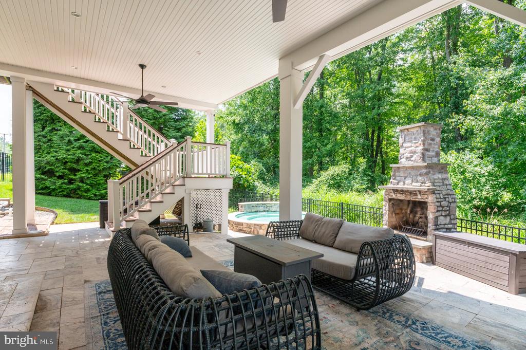 1302 SCOTTS RUN ROAD
