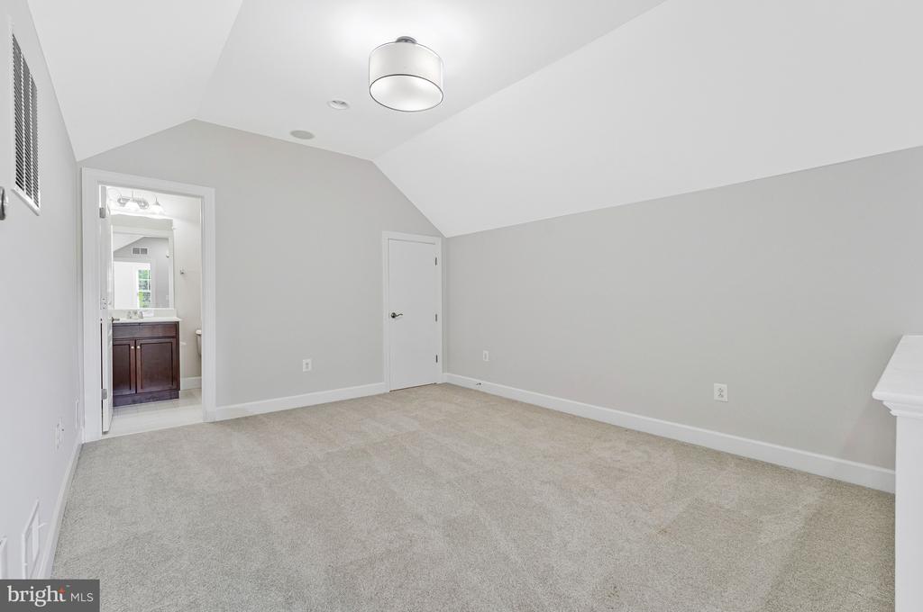 1302 SCOTTS RUN ROAD