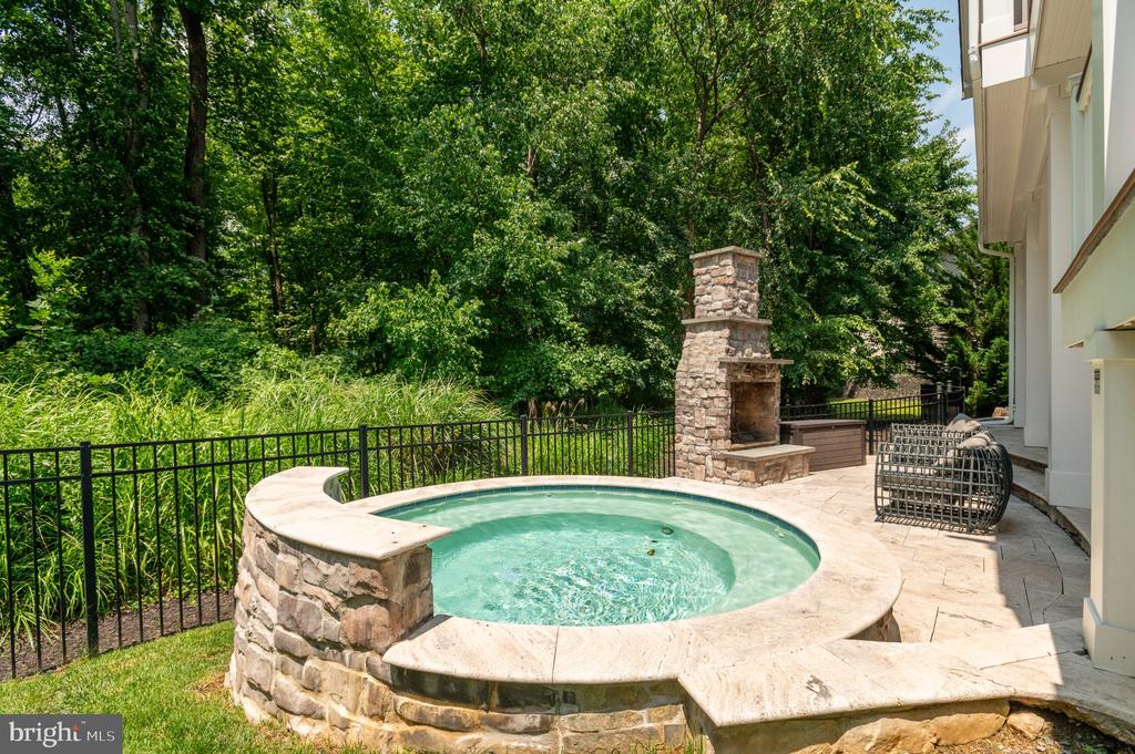 1302 SCOTTS RUN ROAD