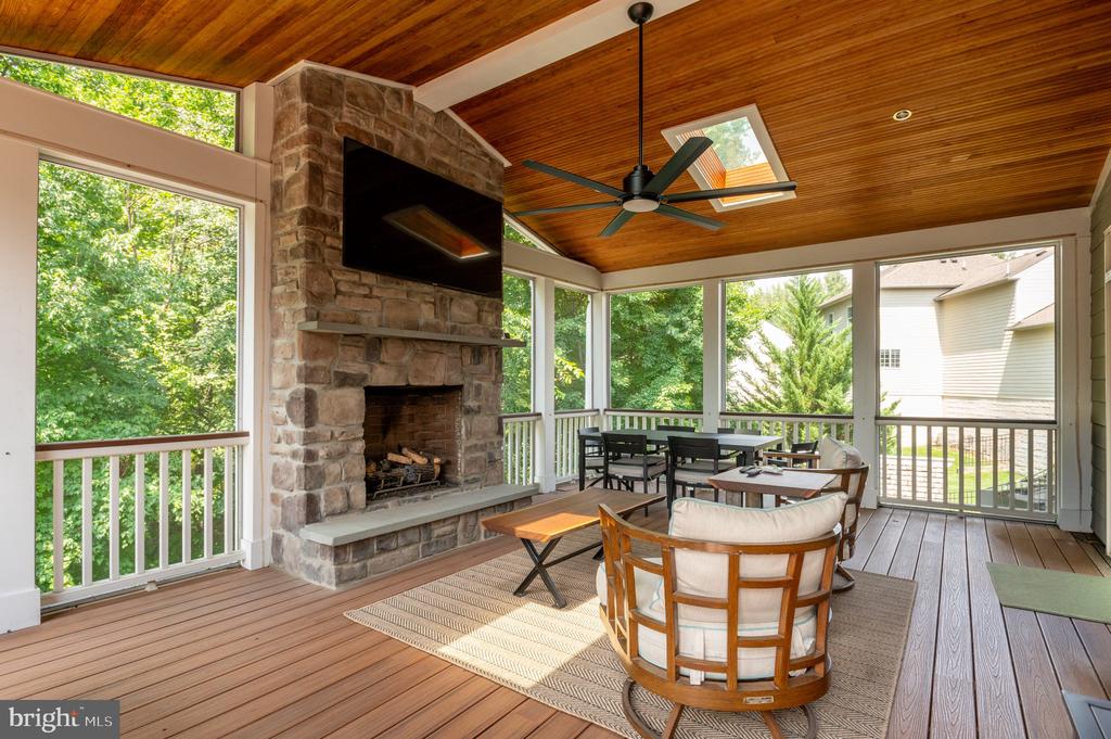 1302 SCOTTS RUN ROAD