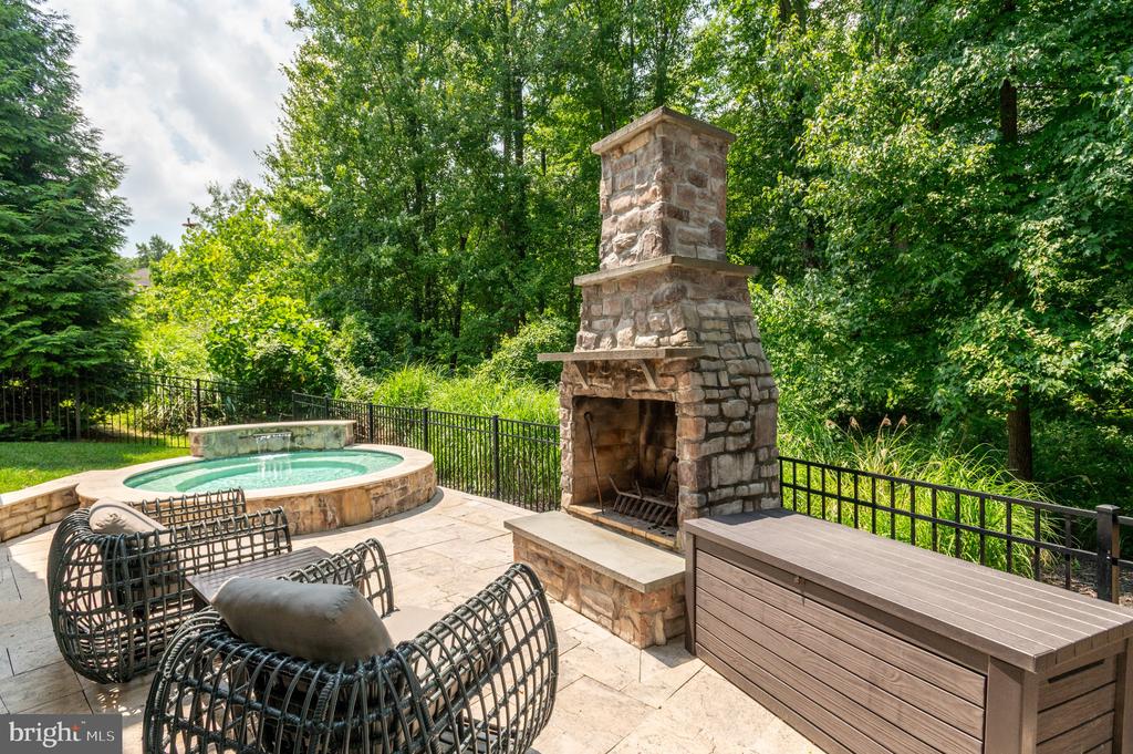 1302 SCOTTS RUN ROAD