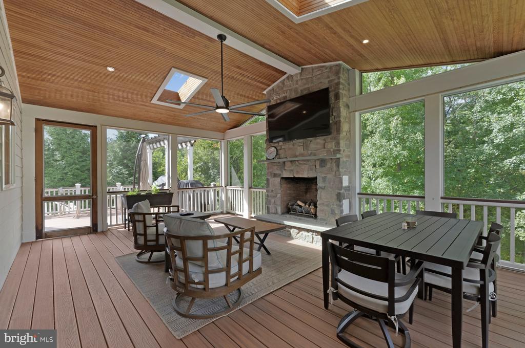 1302 SCOTTS RUN ROAD