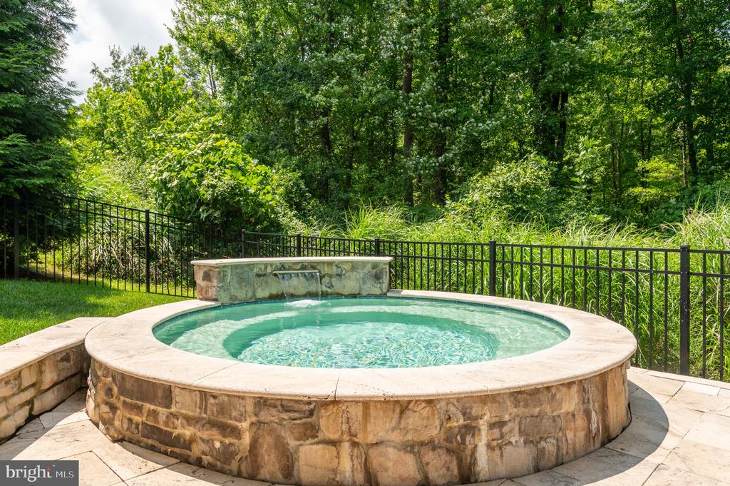 1302 SCOTTS RUN ROAD