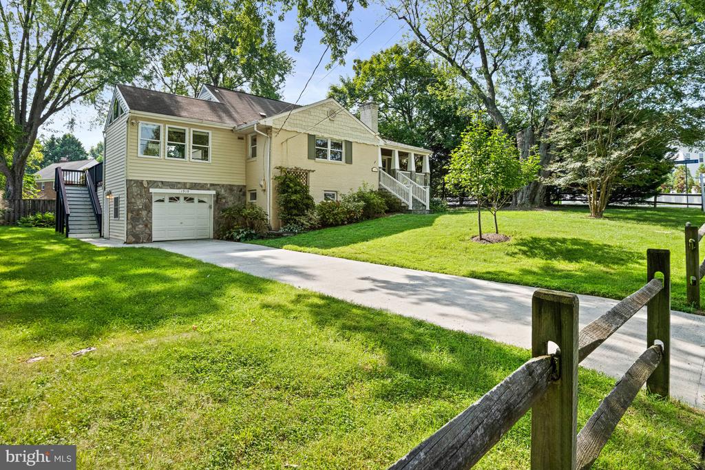 1919 YOUNGBLOOD STREET