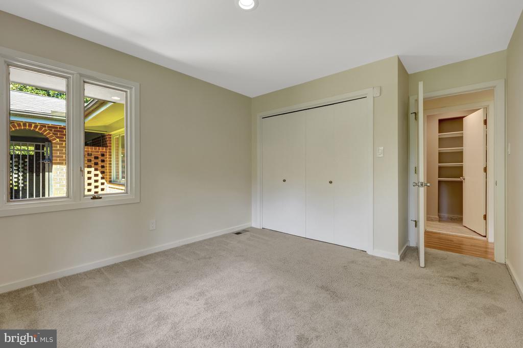 6952 KYLEAKIN COURT