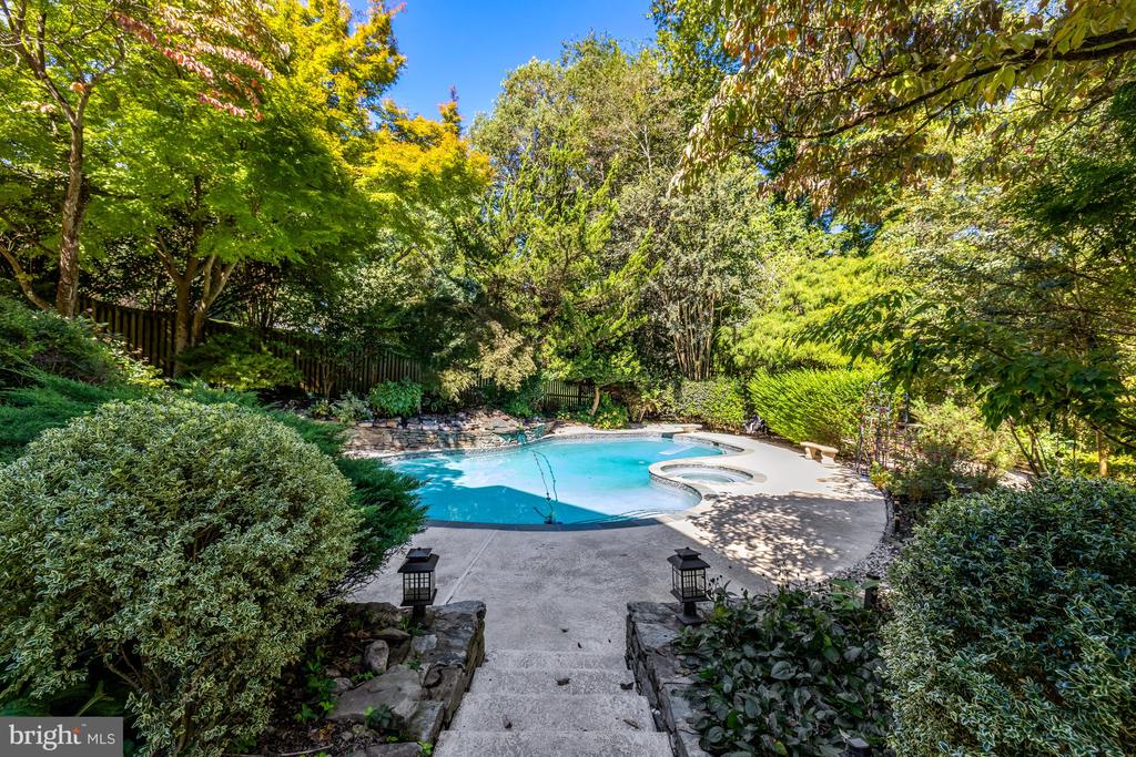 6952 KYLEAKIN COURT
