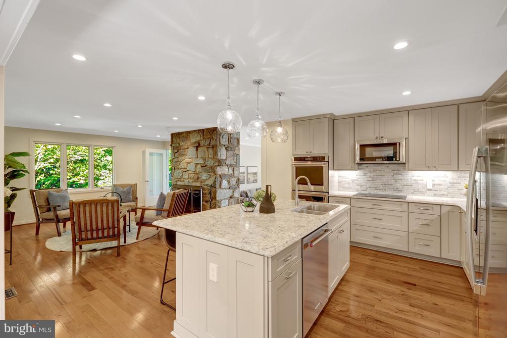 6952 KYLEAKIN COURT