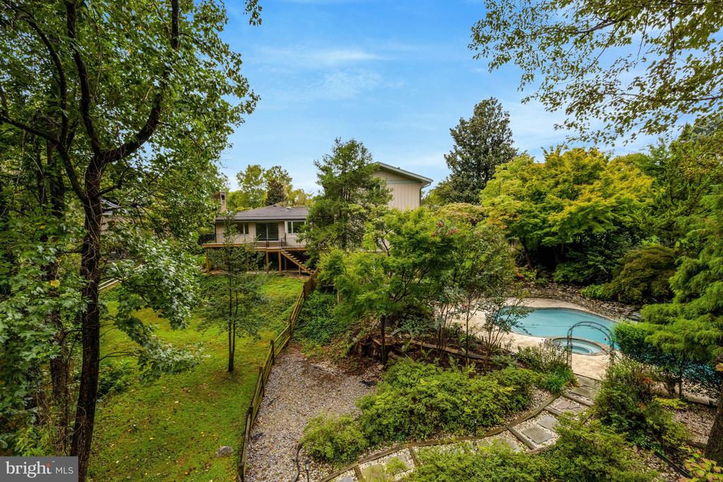 6952 KYLEAKIN COURT