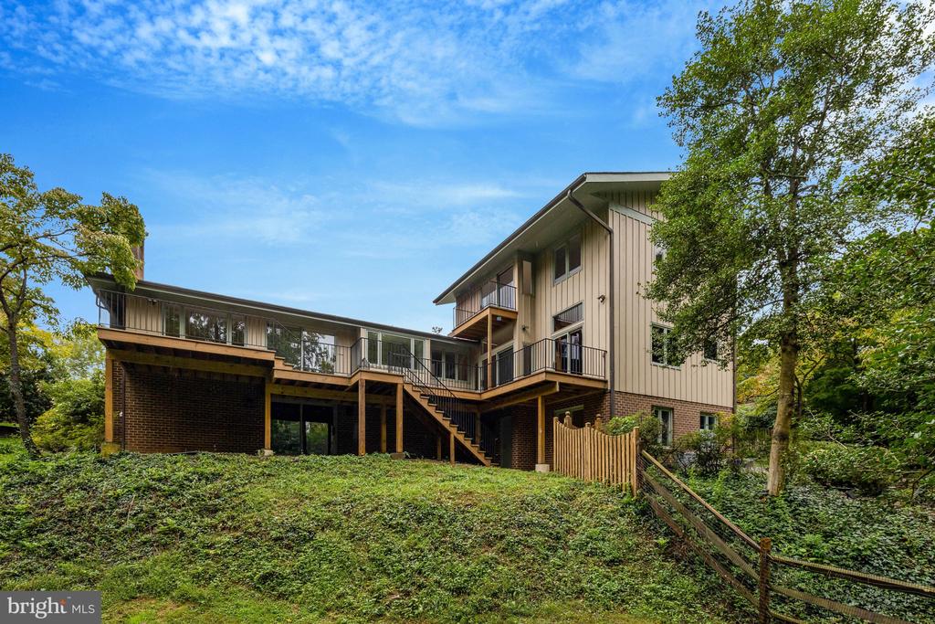 6952 KYLEAKIN COURT