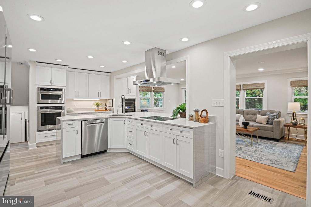 515 WOODLAND COURT NW