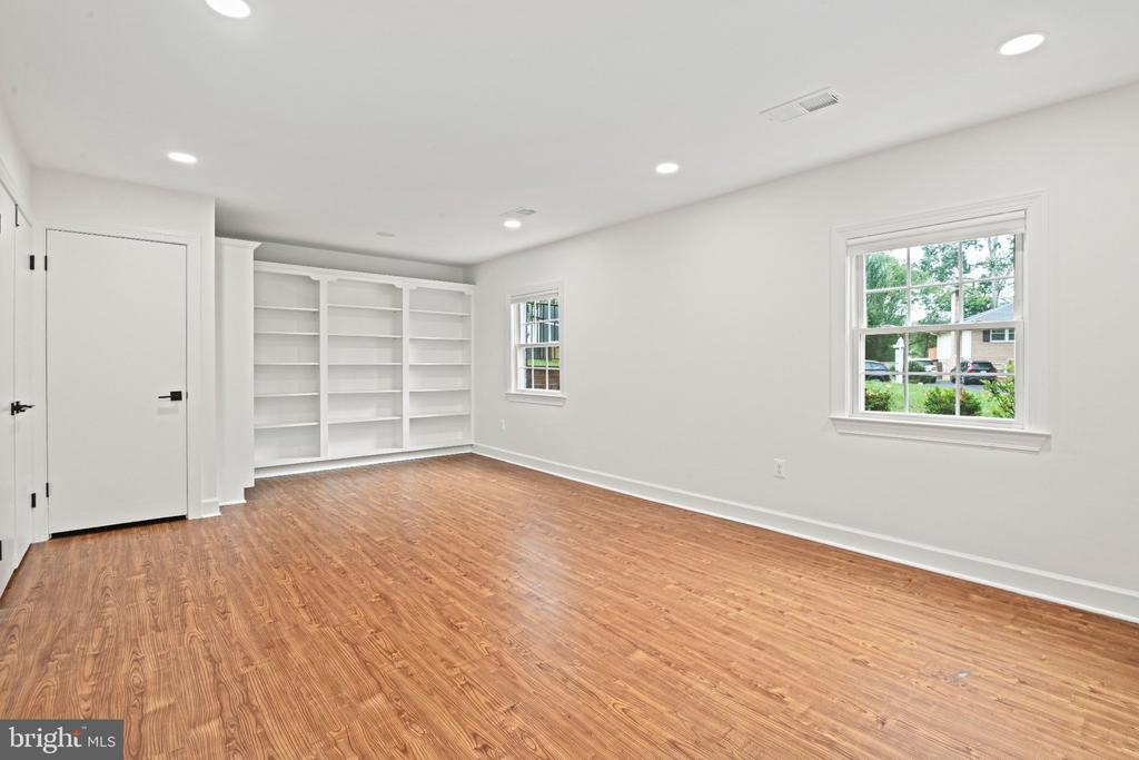 515 WOODLAND COURT NW