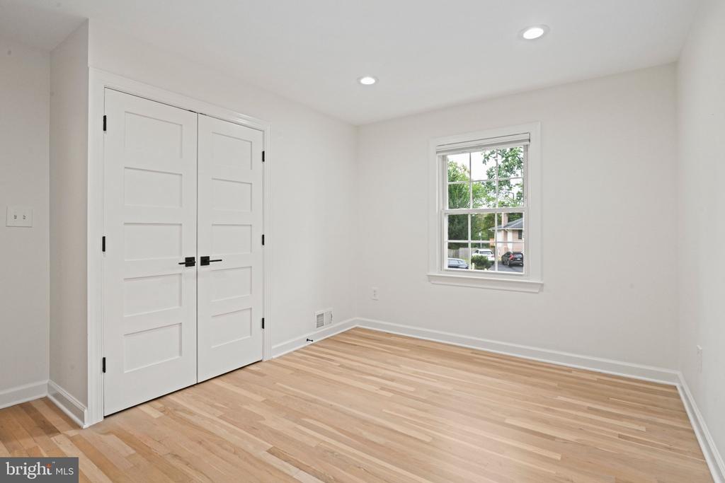 515 WOODLAND COURT NW