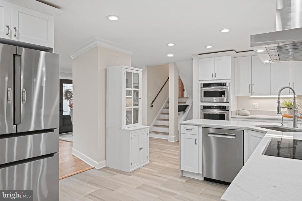 515 WOODLAND COURT NW