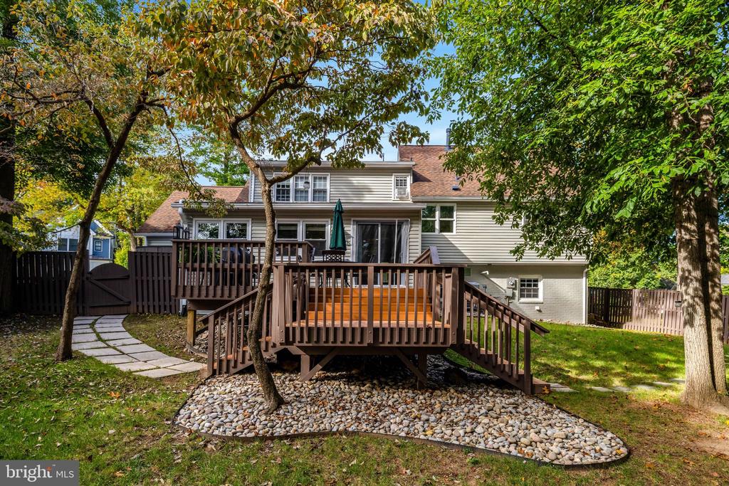 515 WOODLAND COURT NW