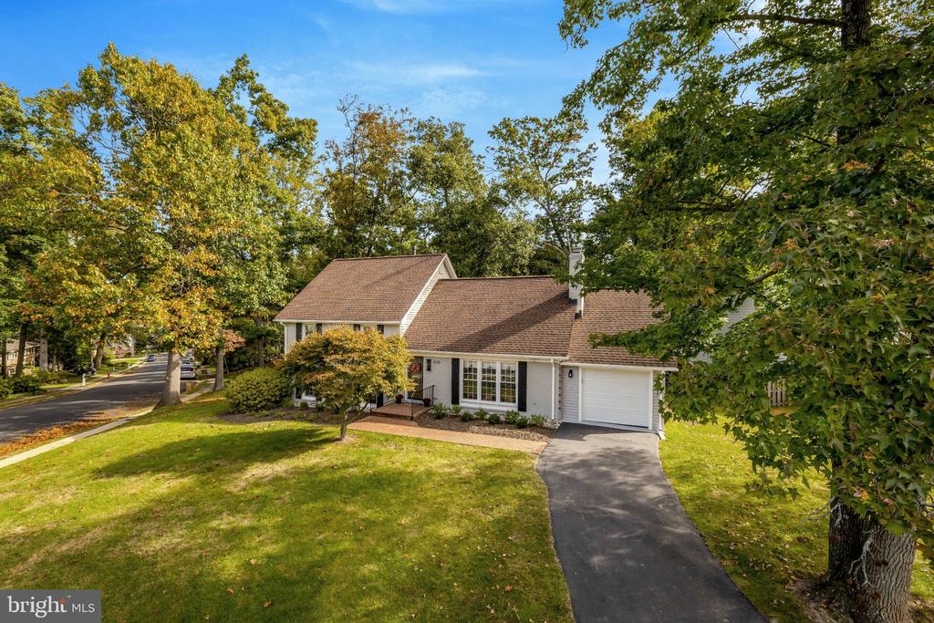 515 WOODLAND COURT NW