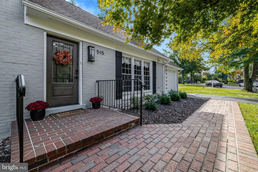 515 WOODLAND COURT NW