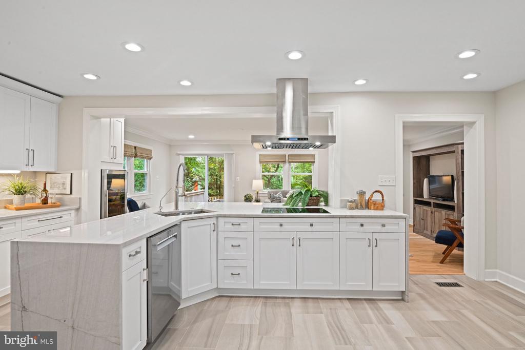 515 WOODLAND COURT NW