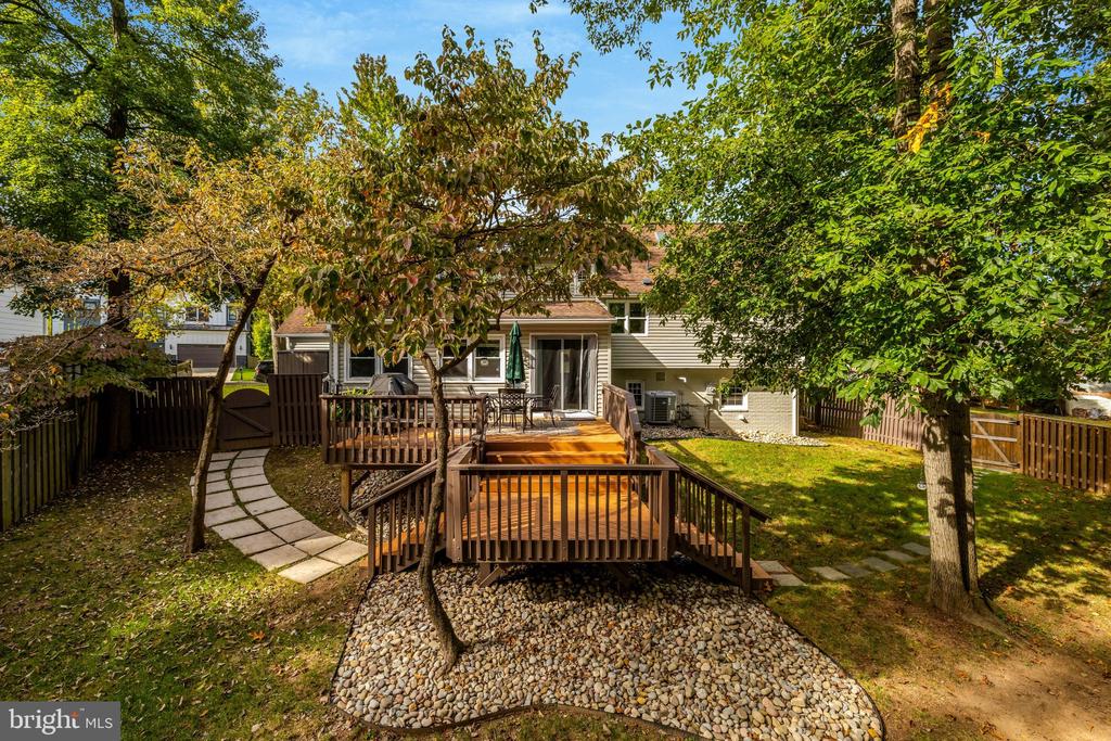 515 WOODLAND COURT NW