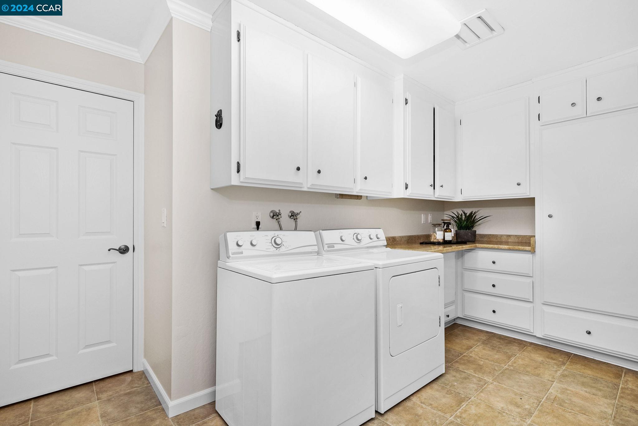 3182 Rossmoor Pkwy # 2