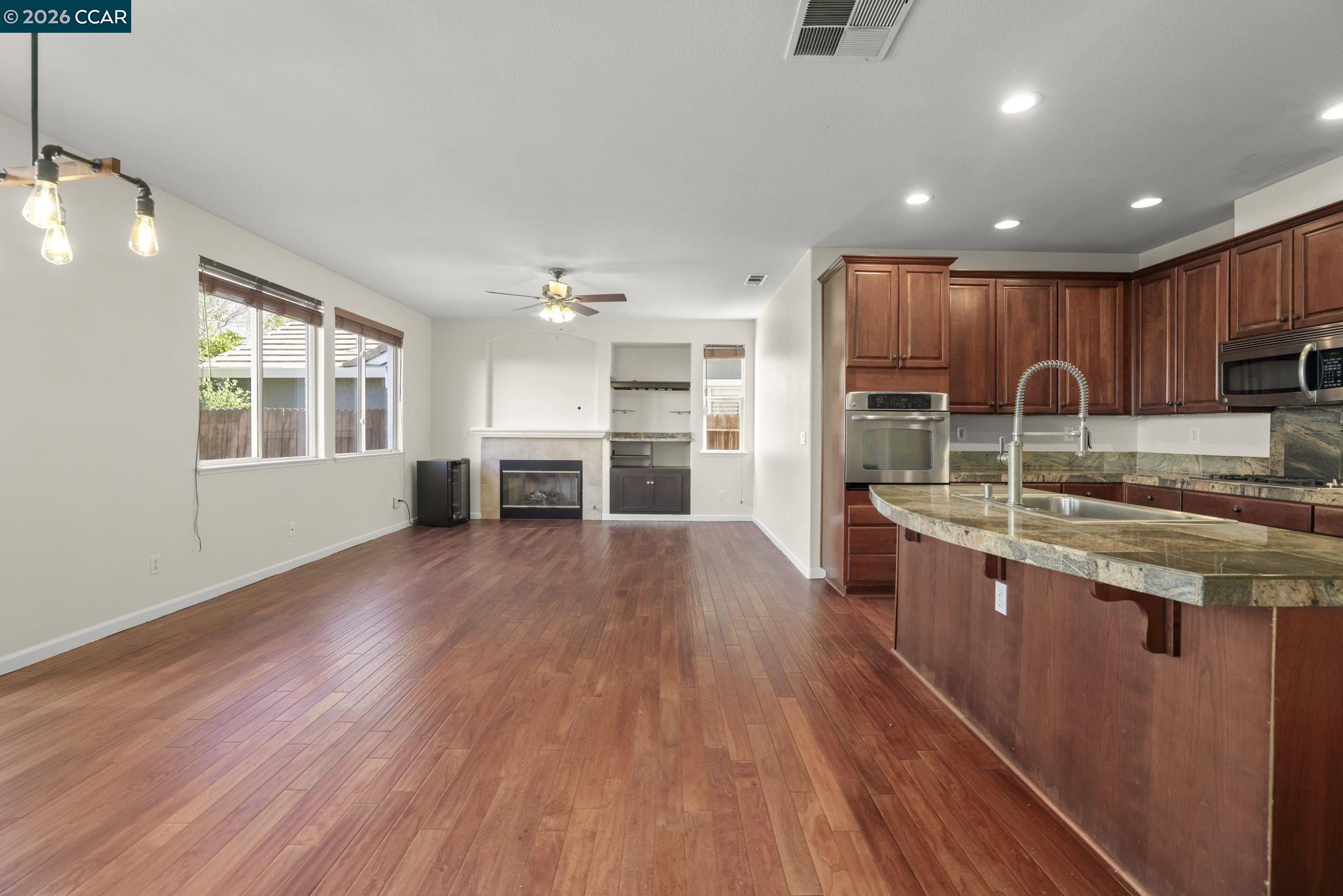 1821 Kern Mountain Way