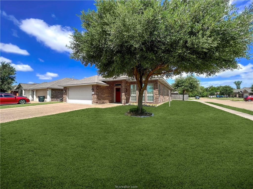 1027 Emerald Dove Avenue