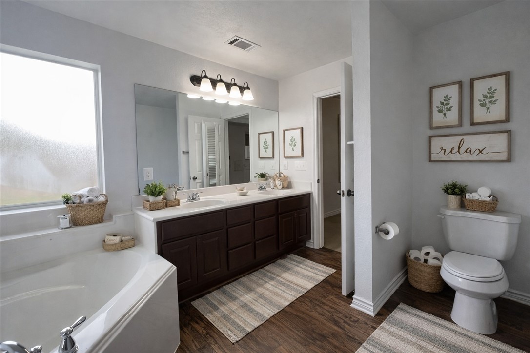 1027 Emerald Dove Avenue