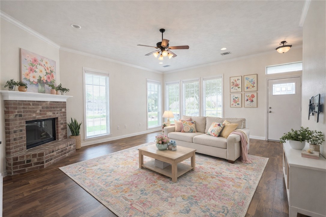 1027 Emerald Dove Avenue