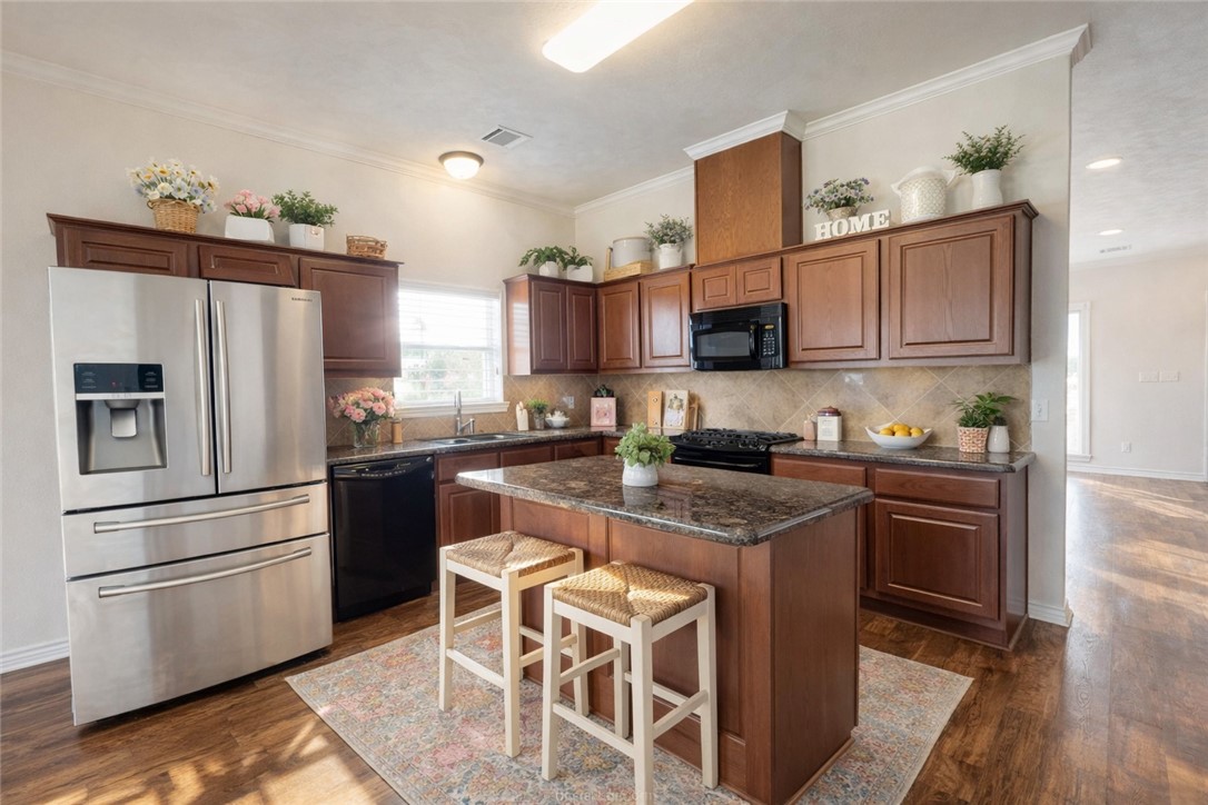 1027 Emerald Dove Avenue