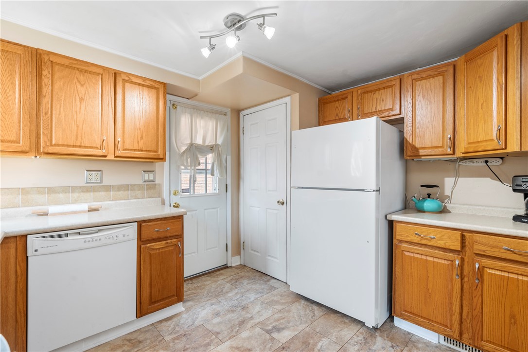 1151 W 11th St