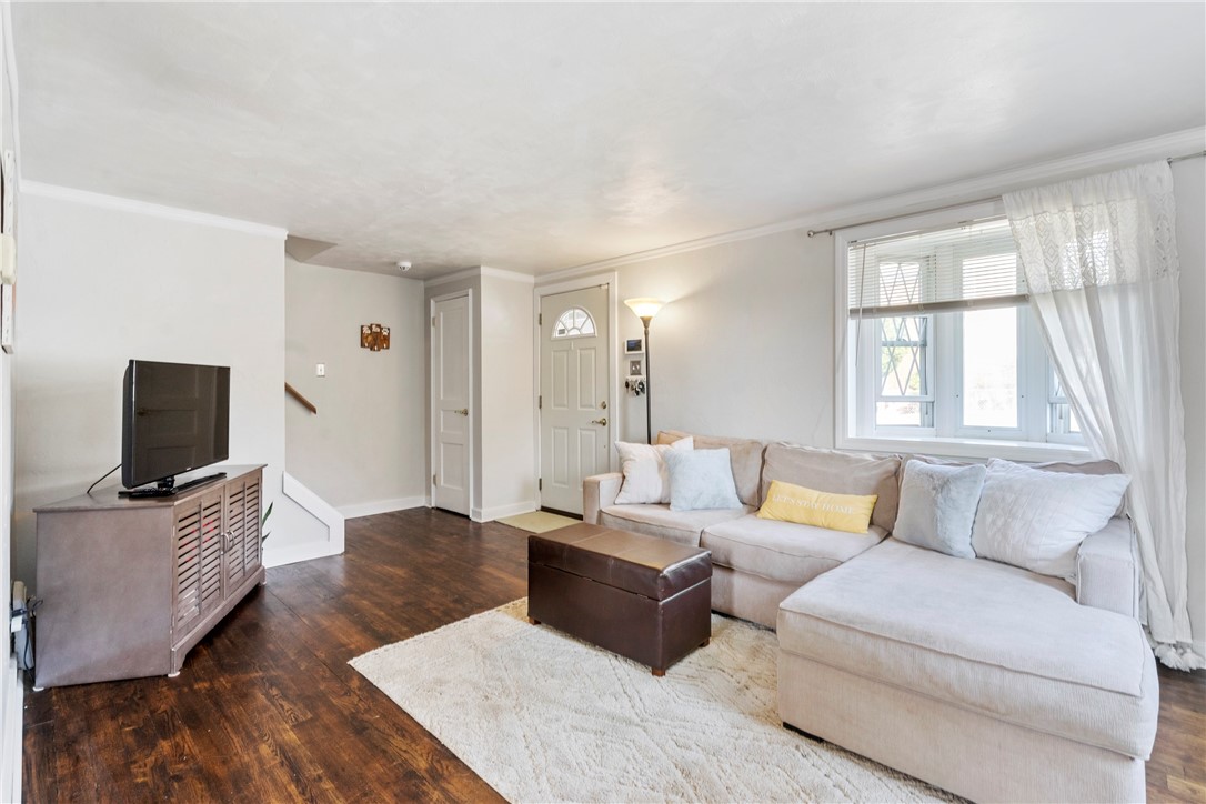 1151 W 11th St