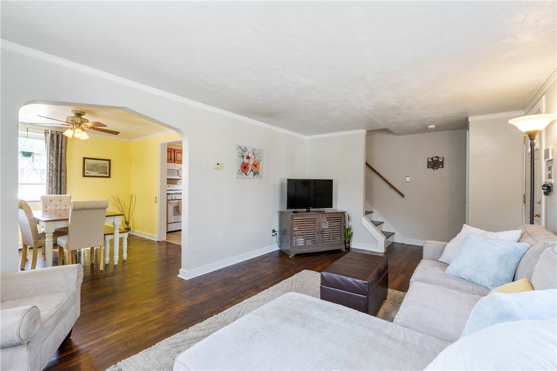 1151 W 11th St