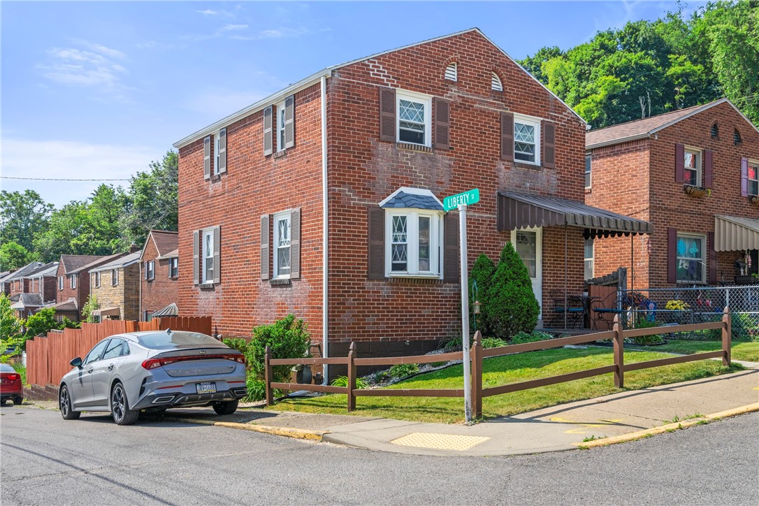 1151 W 11th St